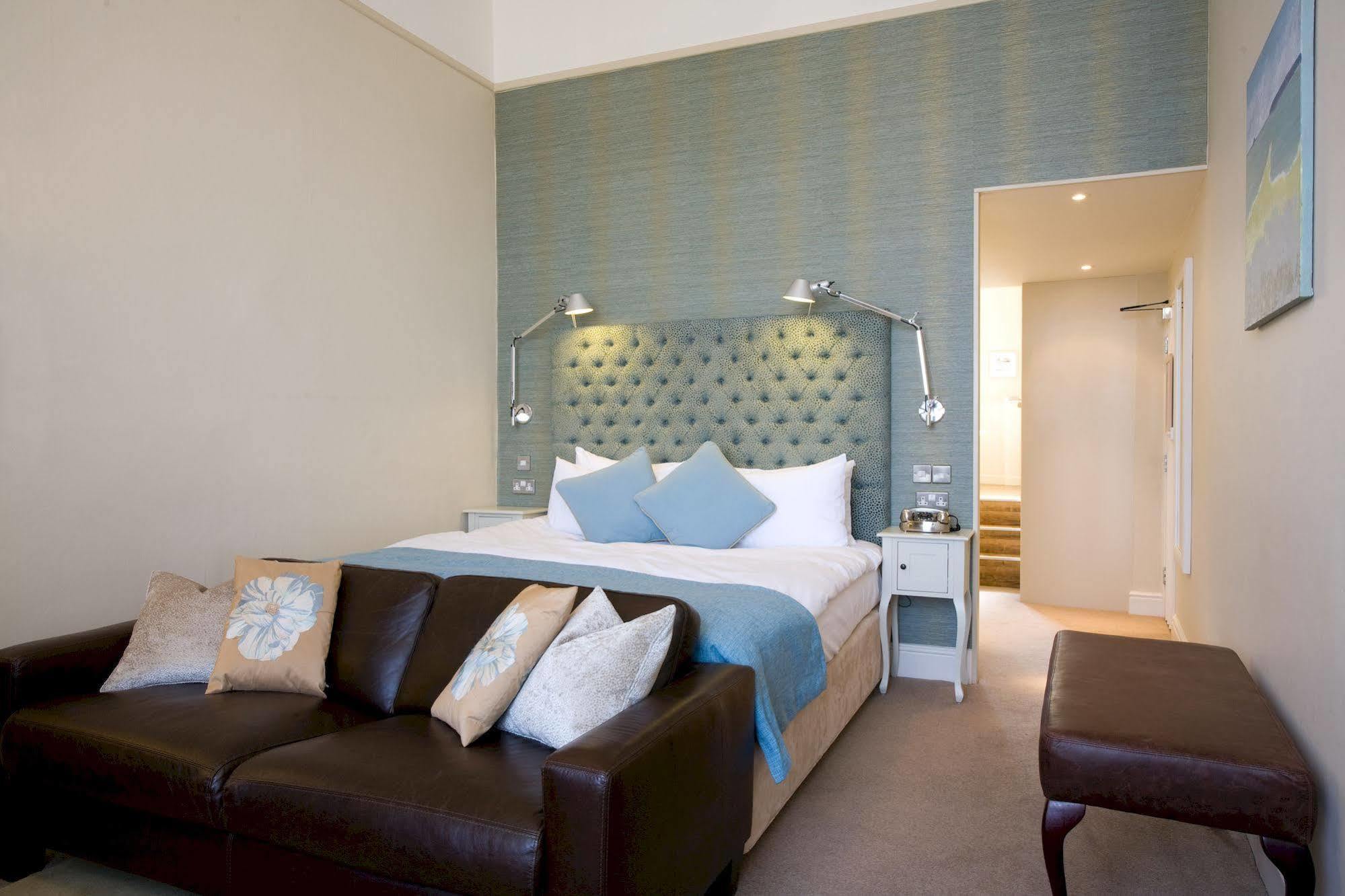 Отель The Old Custom House 4*