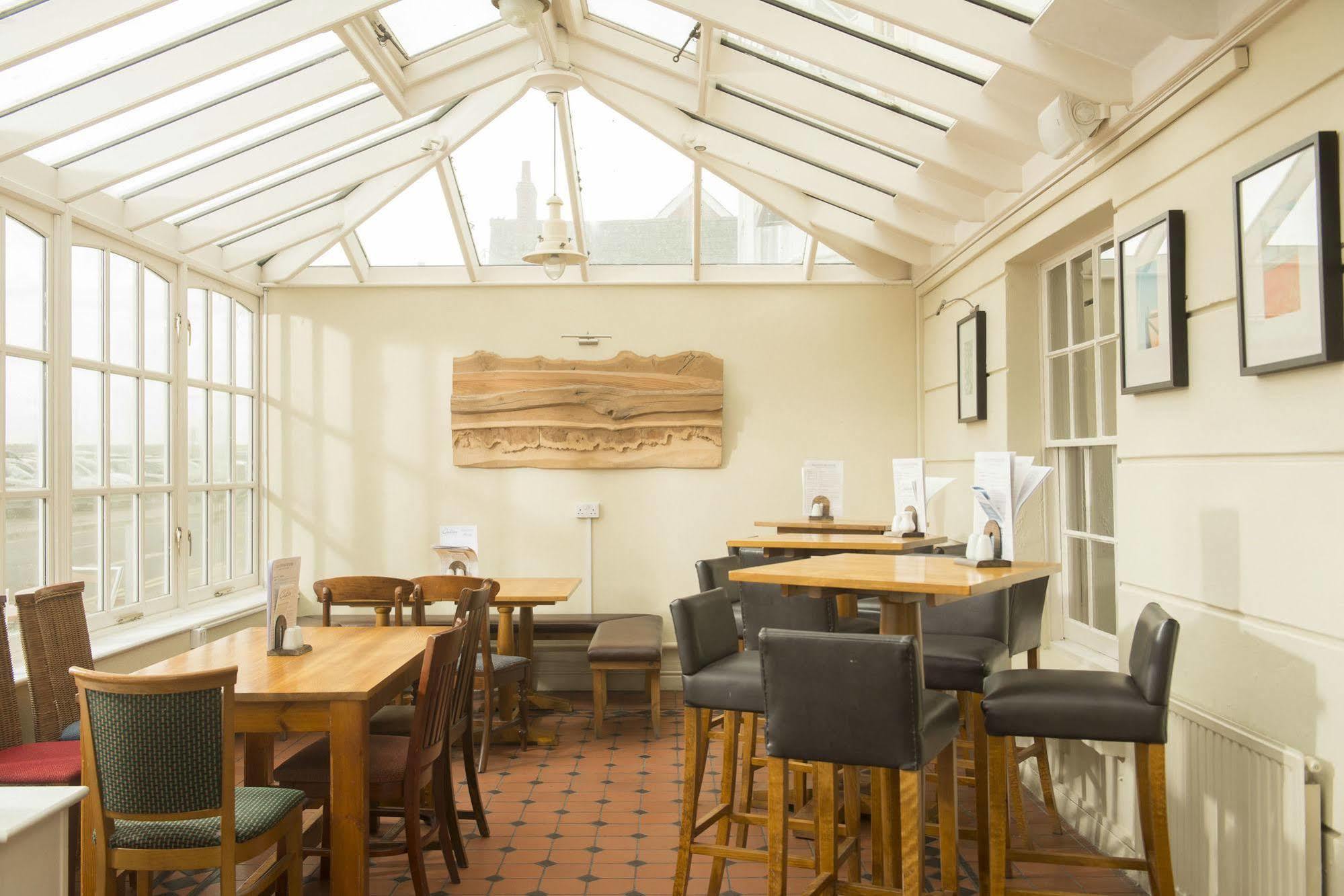 Отель The Old Custom House 4*